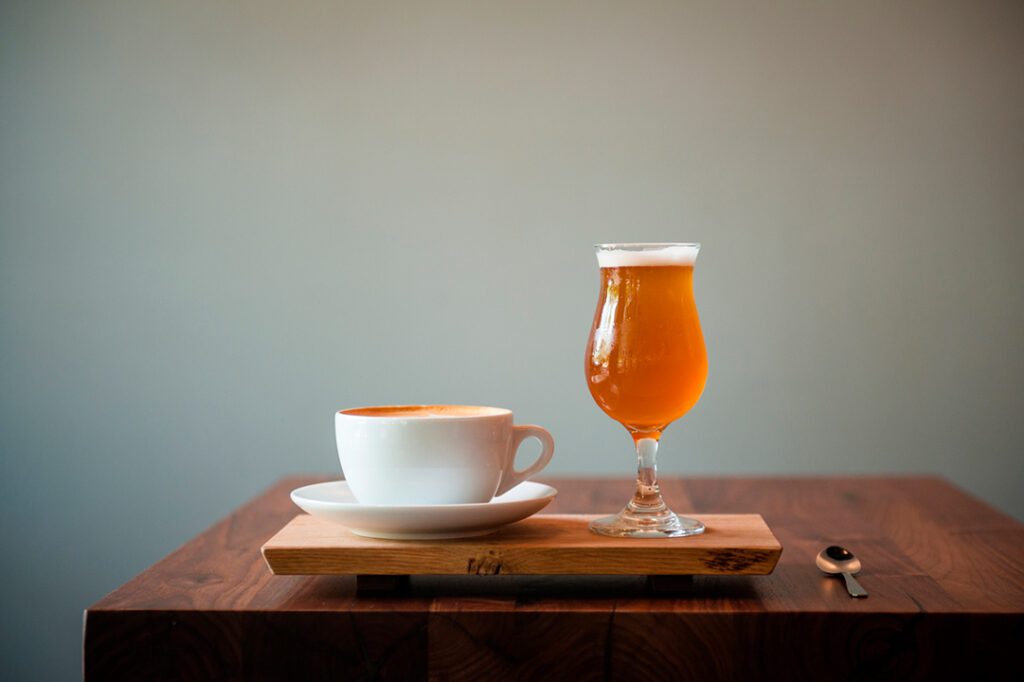 Cerveja com café: a união de dois universos artesanais Cerveja e Café